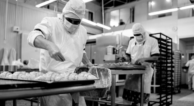 SINGLE-IMAGE_workers-in-bakery-preparing-pastries_nov23