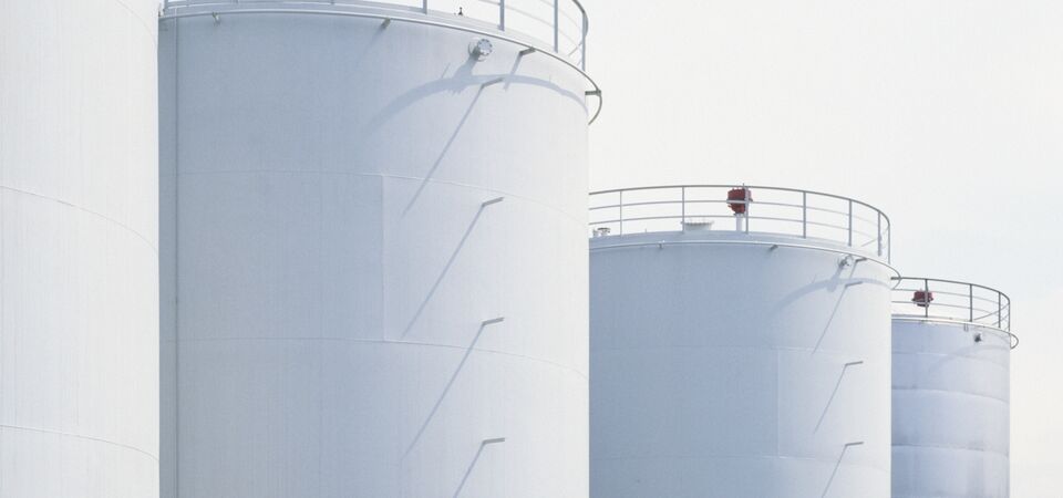 COLOUR-IMAGE_storage-tanks-fuel-tanker_feb26